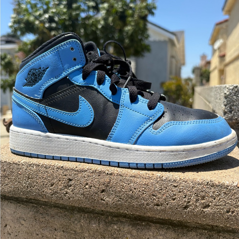 Nike Air Jordan Blue and Black